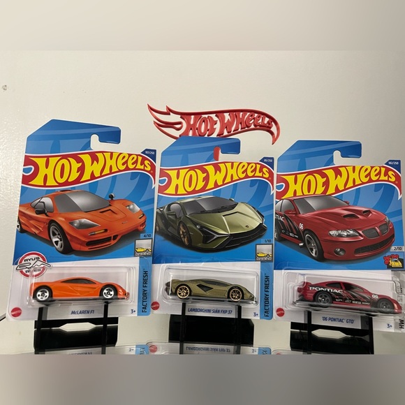 HOT WHEELS LOT 3!!!!! FACTORY FRESH, HW DRAG STRIP. - Picture 1 of 4